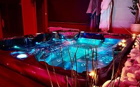 Suite avec Jacuzzi et Sauna Privée